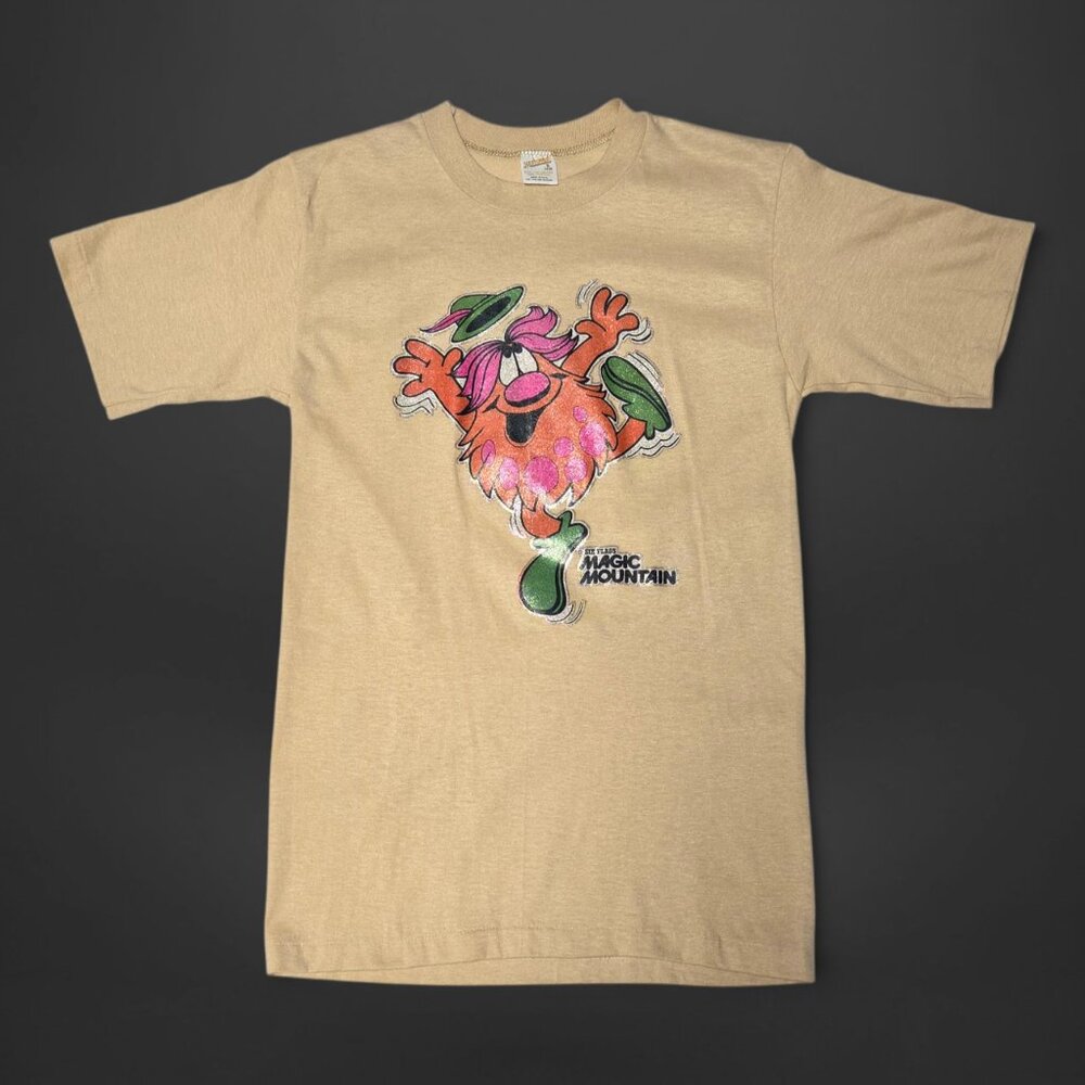 Six Flags Magic Mountain Vintage 80's Graphic Logo Tee Tshirt